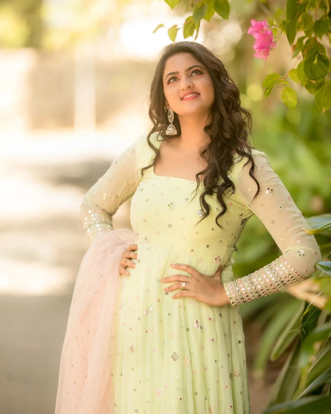 indian tv actress radhika preeti images in green dress